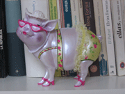 Una de regalos navideños: un lindo cerdo con tacones